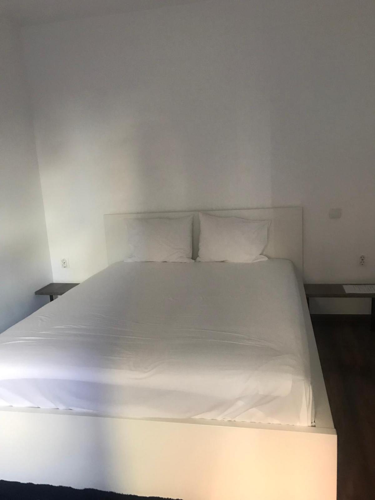 Lilia 3 Self-Check In Apartment With Hot Water Despite Prevention In The Neighborhood, Food And Drink Shop Open Until 10 Pm And Free Parking Area Next Ot 24 Hours Food And Drink Shop And Free Parking Area Sofia Buitenkant foto