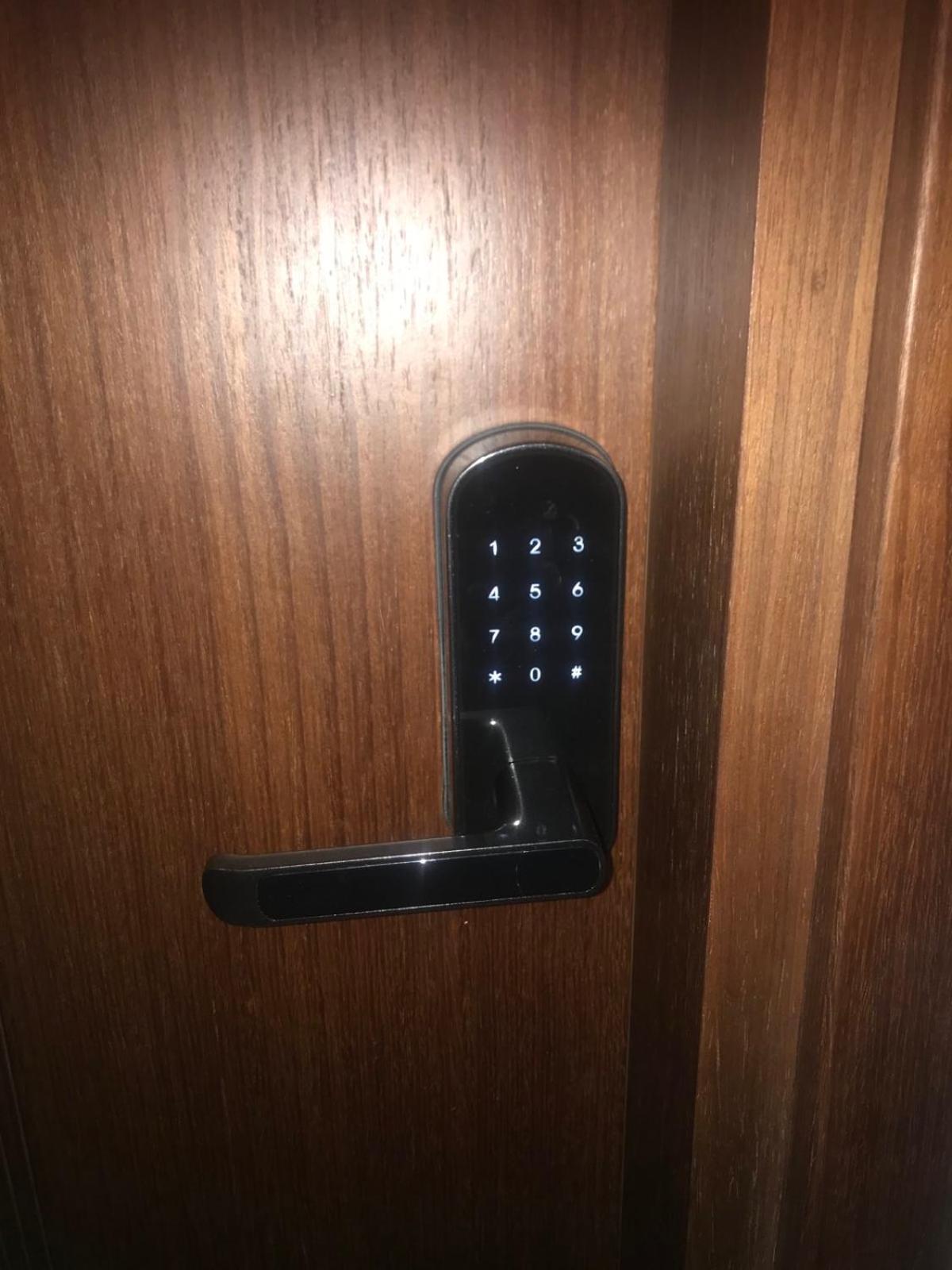 Lilia 3 Self-Check In Apartment With Hot Water Despite Prevention In The Neighborhood, Food And Drink Shop Open Until 10 Pm And Free Parking Area Next Ot 24 Hours Food And Drink Shop And Free Parking Area Sofia Buitenkant foto