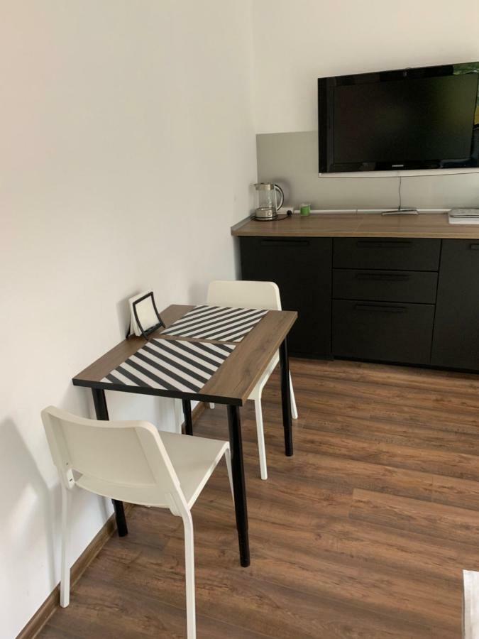 Lilia 3 Self-Check In Apartment With Hot Water Despite Prevention In The Neighborhood, Food And Drink Shop Open Until 10 Pm And Free Parking Area Next Ot 24 Hours Food And Drink Shop And Free Parking Area Sofia Buitenkant foto