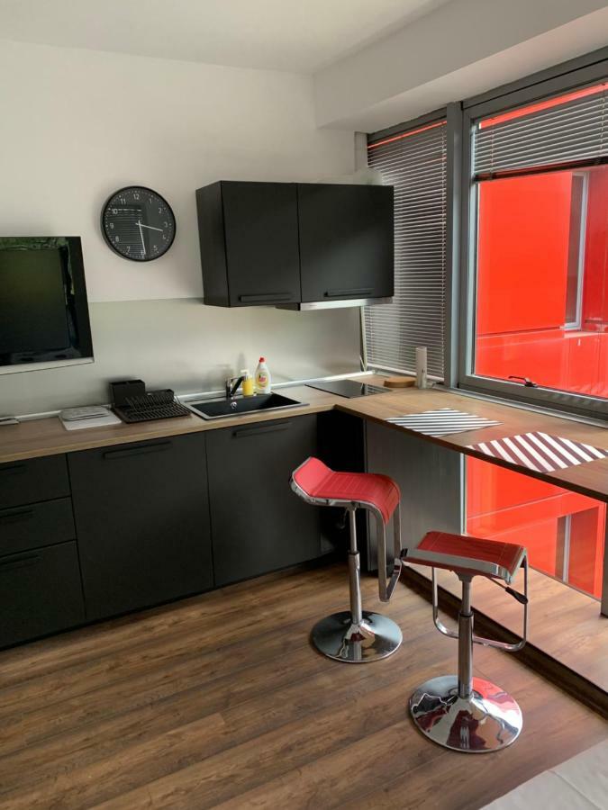 Lilia 3 Self-Check In Apartment With Hot Water Despite Prevention In The Neighborhood, Food And Drink Shop Open Until 10 Pm And Free Parking Area Next Ot 24 Hours Food And Drink Shop And Free Parking Area Sofia Buitenkant foto