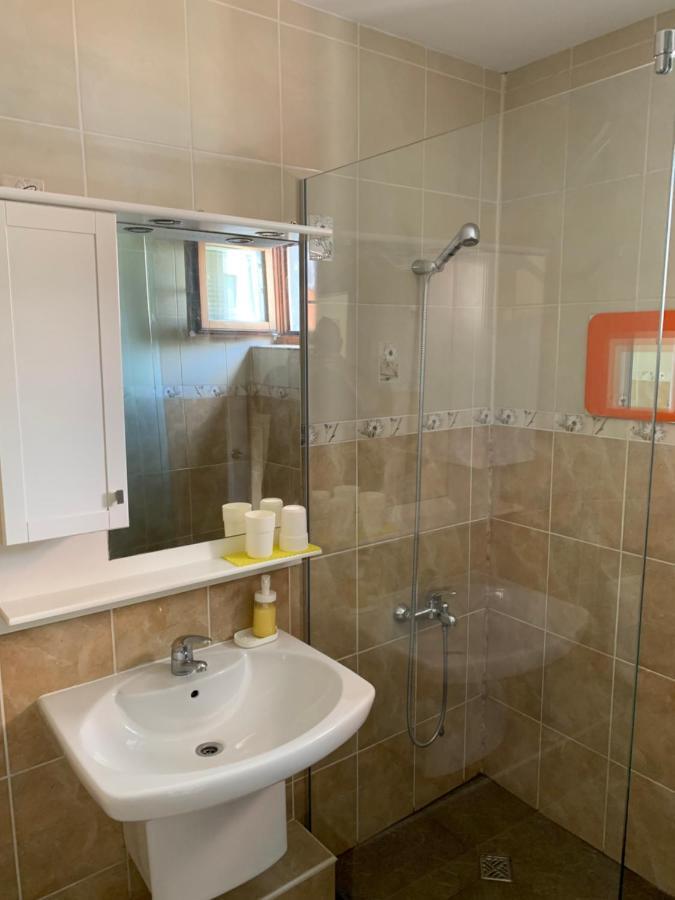 Lilia 3 Self-Check In Apartment With Hot Water Despite Prevention In The Neighborhood, Food And Drink Shop Open Until 10 Pm And Free Parking Area Next Ot 24 Hours Food And Drink Shop And Free Parking Area Sofia Buitenkant foto